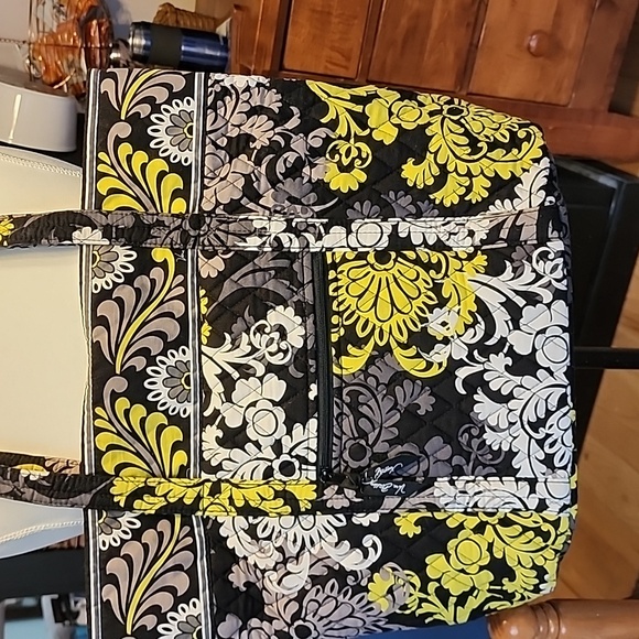 Vera Bradley Vera tote XL baroque pattern like new condition - Picture 2 of 7